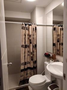 Koupelna v ubytování Simple Yet Lovely 2BR Unit in Acqua Private Residences