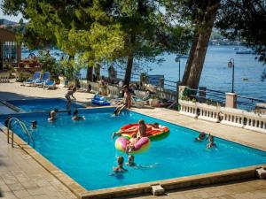 Bazén v ubytování Lumbarda Resort Apartments nebo v jeho okolí