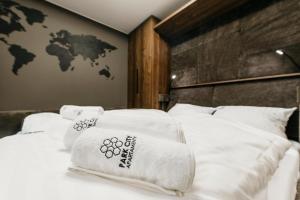 a bedroom with two beds with towels on them at Apartament 4a Park City in Ostrów Wielkopolski