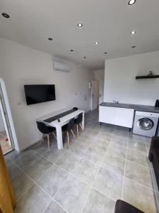 Телевизор и/или развлекательный центр в A supprimer