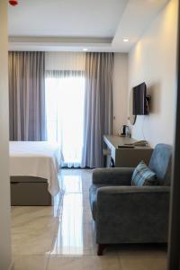a hotel room with a bed and a couch at Akdeniz Yaşam Otel in Silifke