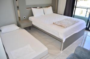 Postel nebo postele na pokoji v ubytování Akdeniz Yaşam Otel