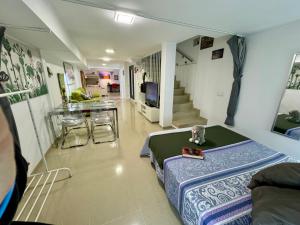 Posezení v ubytování BADAROSA 2 House10min to BARCELONCity&NearTo BEACH