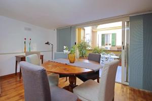 a dining room with a wooden table and chairs at Amleto Apartments in Rome