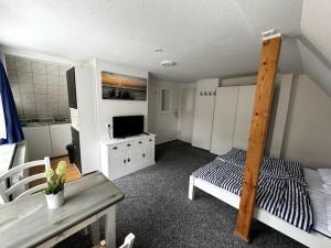 Postel nebo postele na pokoji v ubytování Strandvogtei Sellin - FeWo 2 - sehr zentral gelegen
