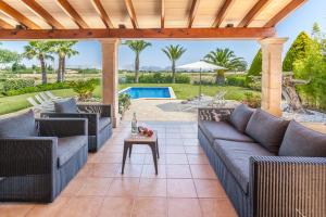Bazén v ubytování Villa Guillona by Sealand Villas nebo v jeho okolí