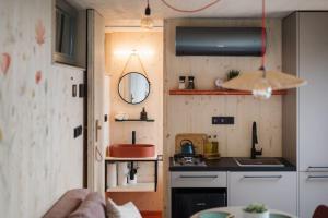 Kuchyň nebo kuchyňský kout v ubytování Tiny House Manka