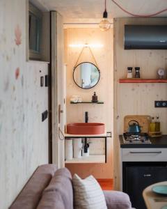 Kuchyň nebo kuchyňský kout v ubytování Tiny House Manka