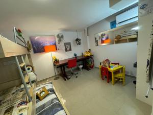 Kuchyň nebo kuchyňský kout v ubytování BADAROSA 2 House10min to BARCELONCity&NearTo BEACH