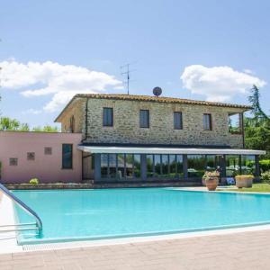 Bazén v ubytování Hotel Villalago trasimeno nebo v jeho okolí