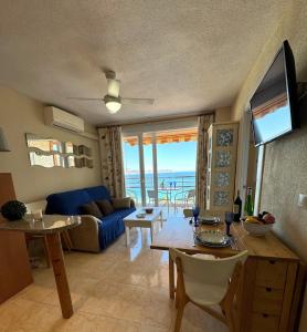 TV a/nebo společenská místnost v ubytování apartamento 5B MAR 2 1 dormitorio
