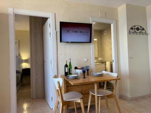 TV a/nebo společenská místnost v ubytování apartamento 5B MAR 2 1 dormitorio