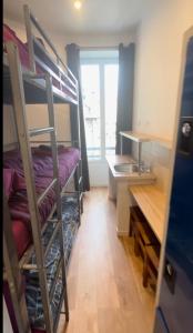 Postel nebo postele na pokoji v ubytování Hôtel Lyonnais