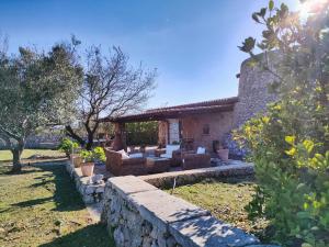 Κήπος έξω από το Il Pajarone di Casa Camilla Journey