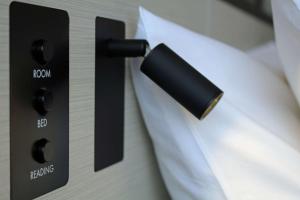سرير أو أسرّة في غرفة في Best Western Plus Nagoya Sakae