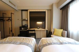 سرير أو أسرّة في غرفة في Best Western Plus Nagoya Sakae