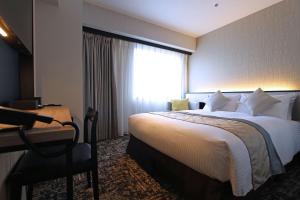 سرير أو أسرّة في غرفة في Best Western Plus Nagoya Sakae