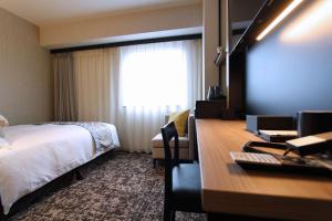 سرير أو أسرّة في غرفة في Best Western Plus Nagoya Sakae
