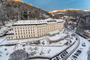 Obiekt Hotel Radium Palace zimą