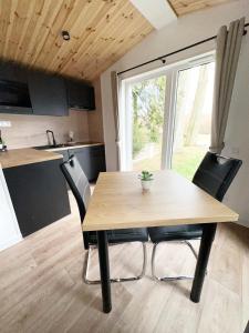 Kuchyň nebo kuchyňský kout v ubytování Sunny Hotel Straubing