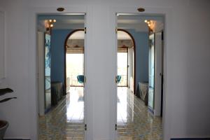 a hallway with blue walls and a white column at Hotel Paradiso in Castellammare di Stabia