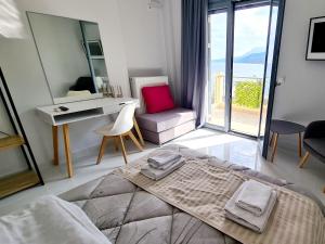 Postel nebo postele na pokoji v ubytování Villa Serafeim + 37 fotografií