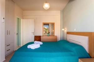 Ένα ή περισσότερα κρεβάτια σε δωμάτιο στο Luxury Rikas Villa - private pool