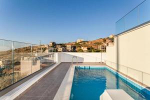 Πισίνα στο ή κοντά στο Luxury Rikas Villa - private pool