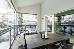 Balkón nebo terasa v ubytování Kotimaailma - Furnished Apartment in Vantaa with key code + 5 fotografií