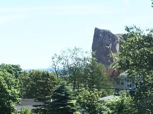 a view of a mountain in the distance with trees at Gîte Nycole in Perce