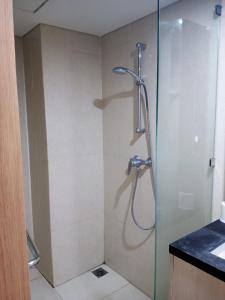 Bathroom sa Hani Apartemen Simpang lima