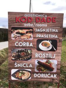 um sinal para um restaurante com comida em Apartmani Dado em Banja Luka