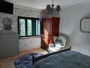 Stunning 3-Bed House in Gallinaro aircon and pool 객실 침대