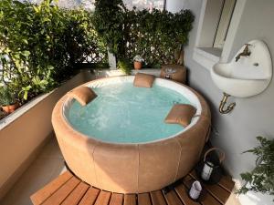 Gallery image of La Bollicina Boutique Apartment and Spa in Verbania