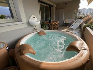 Gallery image of La Bollicina Boutique Apartment and Spa in Verbania