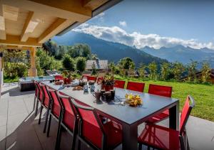 Nespecifikovaný výhled na hory nebo výhled na hory při pohledu z chaty + 18 fotografií