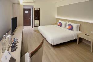 TV a/nebo společenská místnost v ubytování FOX Hotel Gorontalo