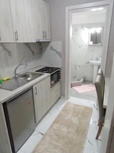 A kitchen or kitchenette at ΥΑΚΙΝΘΟΣ