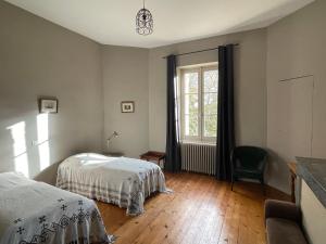 מיטה או מיטות בחדר ב-Château Valoux