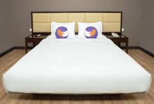 Postel nebo postele na pokoji v ubytování FOX Hotel Gorontalo