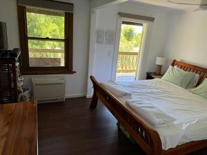 Bellingen Treehouse客房内的一张或多张床位