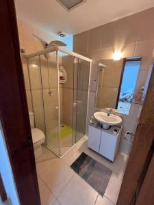 a bathroom with a shower and a toilet and a sink at Apartamento cobertura duplex Ubatuba - Praias Tenório e Grande in Ubatuba