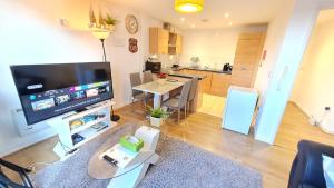 a living room with a large flat screen tv at Excellent 2 Bedroom City Centre Apartment in Sheffield