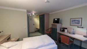 Postel nebo postele na pokoji v ubytování Hotel Gasthof Lang
