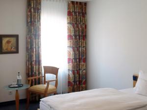 Postel nebo postele na pokoji v ubytování Hotel Gasthof Lang
