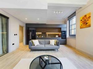 a living room with a couch and a glass table at stylish 2bed condo city centre in Manchester