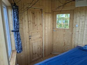 Tempat tidur dalam kamar di Aurora Lodge