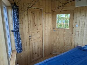 Postel nebo postele na pokoji v ubytování Aurora Lodge + 4 fotografie