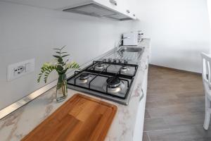 a kitchen with a stove and a vase of flowers at Terra Mia in Piazza in Pompei