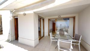 Ein Balkon oder eine Terrasse in der Unterkunft Fine Duplex Apartment with Stunning Sea Views